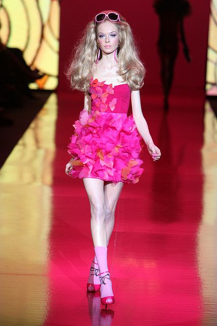 Barbie 50th Anniversary Fashion Show -. Barbie Fashion Show, 2009 Fashion, Award Show Dresses, Fashion Runway Show, Birthday Fits, Barbie Diy, Fashion Runway, Couture Runway, Classy And Fabulous