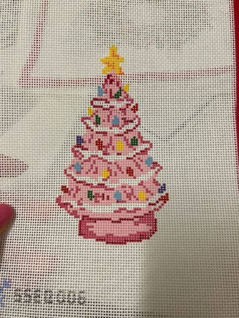 Christmas Needlepoint Patterns Free, Needle Point Canvas, Christmas Tree Needlepoint, Pink Christmas Cross Stitch, Christmas Ornament Cross Stitch Patterns, Needlepoint Patterns Free, Needlepoint Finishing Ideas, Cross Stitch Organization, Needle Point Patterns