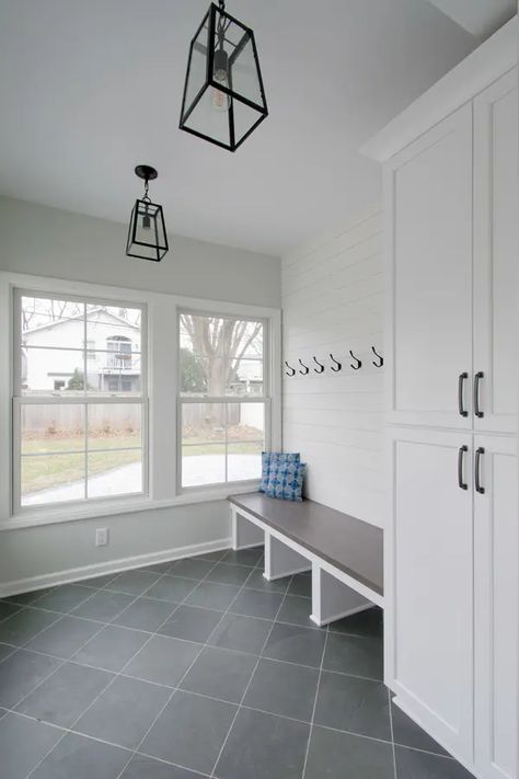 Sunroom with floor heating Sunroom Mudroom Combo, Sunroom Tile Floor, Sunroom Flooring Ideas, Lake House Laundry Room, Sunroom Flooring, Small Sunroom, Mudroom Flooring, Beautiful Small Homes, Sunroom Addition