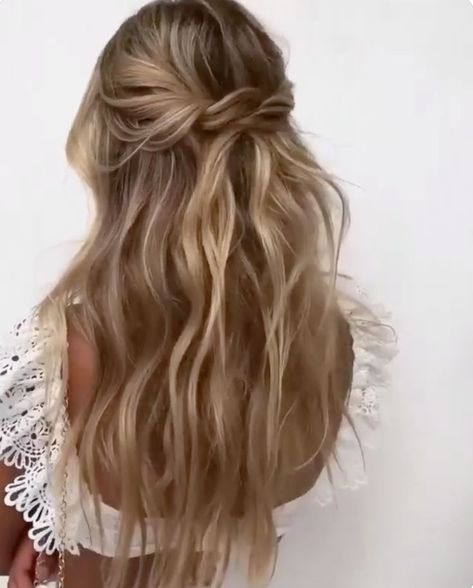 Natural Hair Updo Wedding, Bridesmaid Hair Inspo, Bridemaids Hairstyles, Wedding Hair Half, Bridesmaid Hair Long, Guest Hair, Bridesmaid Hair Makeup, Wedding Guest Hairstyles, Long Hair Wedding Styles