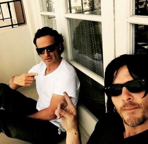 Rick And Daryl, Daryl And Rick, Twd Funny, Twd Memes, Walking Dead Cast, Jeffrey Dean Morgan, Andrew Lincoln, Fear The Walking Dead, Rick Grimes