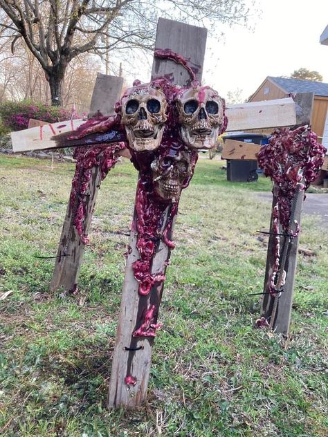 Spooky Punch, Scary Halloween Yard, Creepy Halloween Decorations Diy, Scary Halloween Decorations Outdoor, Scary Halloween Decorations Diy, Halloween Diy Outdoor, Halloween Outside, Halloween Fest, Halloween Props Diy