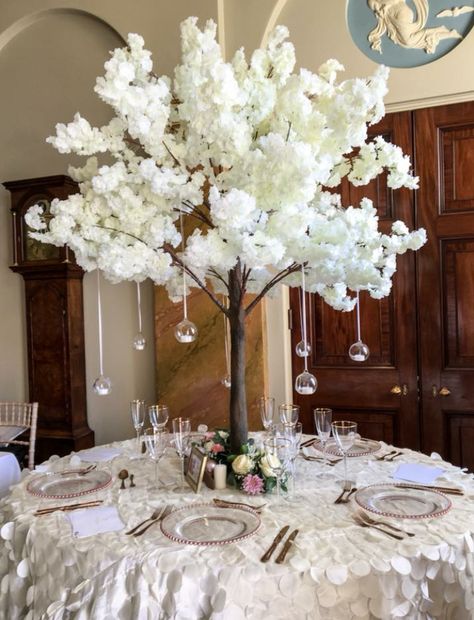 Tree Centerpieces Quince, Tree Table Centerpieces, Tree Centrepiece Wedding, Tree Props, Wedding Tree Decorations, Quinceanera Pink, Snowflake Wedding, Wedding Entrance Decor, White Centerpiece