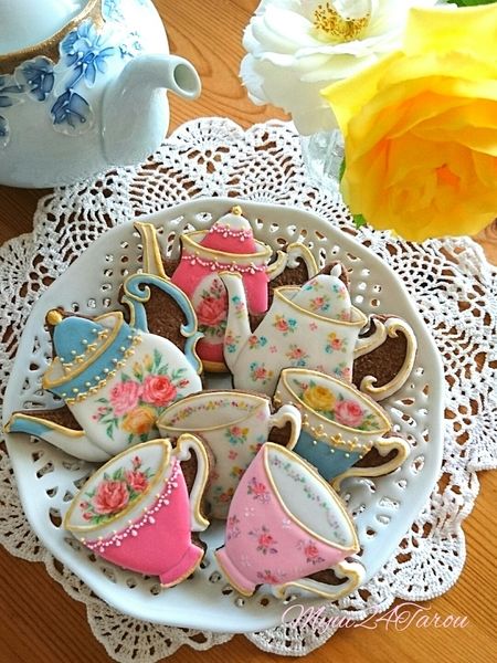 Tea Flavors For Tea Party, Tea Party Sugar Cookies Decorated, Adult Tea Party Food, Cookie Delight, Tea Party Cookies, Teapot Cookies, Vintage Tea Parties, Tea Wedding, Cake Mini