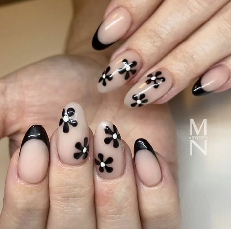 Black Daisy Nails, Nails With Black, Black French Tips, Daisy Nails, Make Up Nails, Up Nails, Black Flowers, Black Flower, Hair Dos