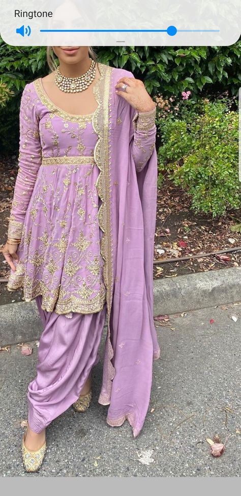 Lilac Punjabi Suits Women, Lilac Punjabi Suit, Punjabi Suit Colour, Patiyala Suits Designer, Choora Ceremony, Banarsi Suit, Outfits For Wedding, Spiritual Pictures, Patiyala Suit