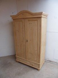 Lovely Arch Top Old Pine 2 Door Knockdown Wardrobe to paint / wax from D & J Hunt Antiques Ltd Old Wooden Wardrobe, Arched Wardrobe, Wardrobe Antique, Bedroom Robes, Adjustable Bookshelf, Hall Wardrobe, Antique Pine Furniture, Antique Wardrobe, Pine Dresser