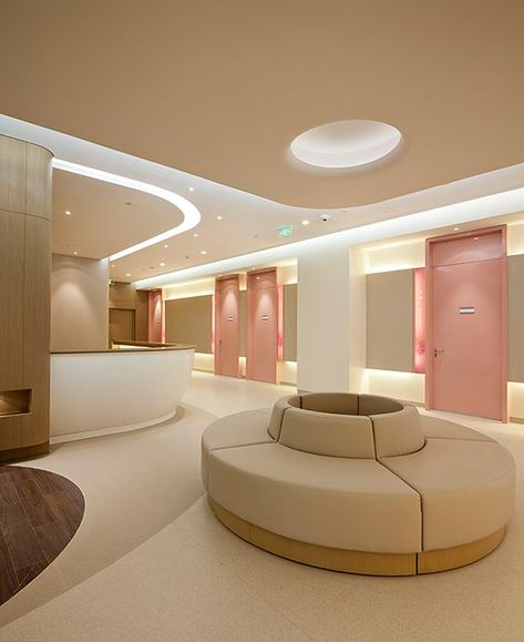 Chic But Welcoming Doctor’s Clinic Design Ideas - Bored Art Medical Clinic Design, Healthcare Interior Design, Medical Office Design, Hospital Architecture, Interior Ceiling Design, Hospital Interior, Clinic Interior Design, Dental Office Design, Hospital Interior Design