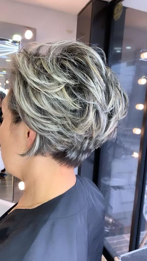 Cortes De Cabello, Short Silver Hair, Short Hair Trends, Short Grey Hair, Edgy Short Hair, Short Hairstyles For Thick Hair, Short Straight Hair, Short Hair Over 60, Short Bob Haircuts