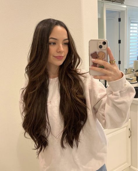 Vanessa Merrell, Merrell Twins, Straight Layered Hair, Brown Hair Looks, Hair Color Auburn, 90s Hairstyles, Layered Hair, Hair Highlights, Auburn