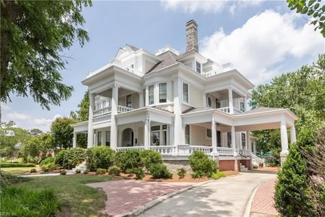 Perrysburg Ohio, Widows Walk, Entrance Foyer, Celebrity Homes, Mansions For Sale, Southern Homes, Cottage Homes, Historic Homes, Queen Anne