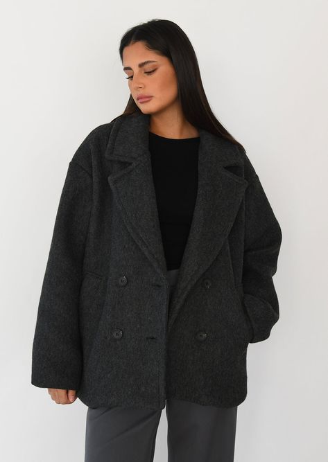 Modest Outfit Winter, Wool Coat Outfit Casual, Short Trench Coat Outfit, Black Wool Coat Outfit, Modest Outfits Winter, Short Coat Outfit, Short Coat Style, Coats For Women Winter, Short Wool Coat