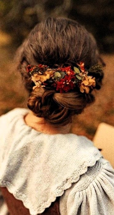 Flowers In Hairstyle, Autumn Aesthetic Hair, Cottage Core Hairstyles, Cottage Core Hair, Cottagecore Hairstyles, Prairie Aesthetic, Cottagecore Hair, Bernini Sculpture, Autumn Cottagecore