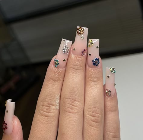 Charms On Nails, Nails With Charms, Gem Nail Designs, Brown Acrylic Nails, Glamour Nails, Gel Nails Diy, Colored Acrylic Nails, Studded Nails, Cute Acrylic Nail Designs