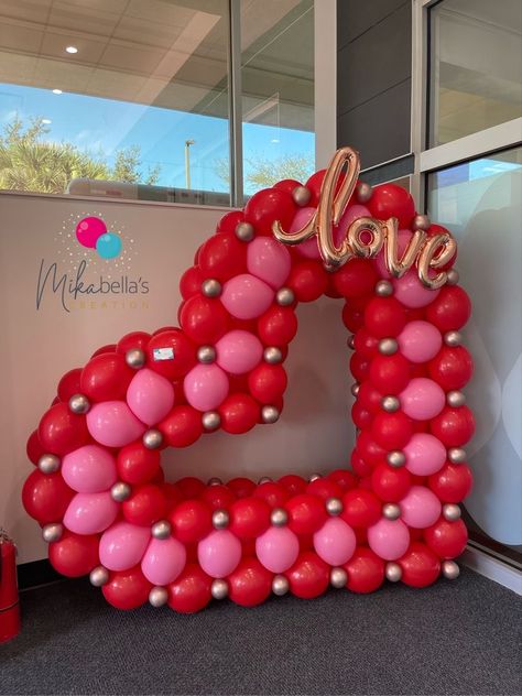 Love Heart Balloons, Valentines Grab And Go Balloon Garland, Heart Balloon Decor, Valentine Balloon Arch Ideas, Valentine's Balloon Decorations, Valentine’s Day Balloon Decor, Valentines Day Decorations Balloons, Valentine Day Balloon Ideas, Valentines Day Balloon Decorations