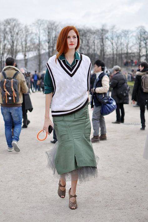 Vest Street Style, Taylor Tomasi, Taylor Tomasi Hill, Vest Outfit, Stockholm Street Style, Miuccia Prada, Milan Fashion Weeks, Street Style Paris, Fashion 2020