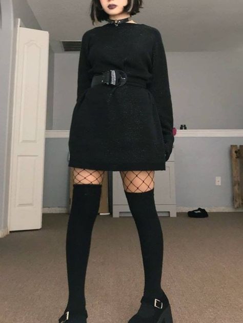 Goth Outfits Platforms, Goth Knee High Boots Outfit, Knee High Boots Outfit Grunge, Knee High Sock Boots Outfit, Knee High Socks Outfit Grunge, Platform Boots Outfit Grunge, Thigh High Socks Outfit Grunge, Knee High Socks Outfit Aesthetic, Thick Thighs Outfits Aesthetic