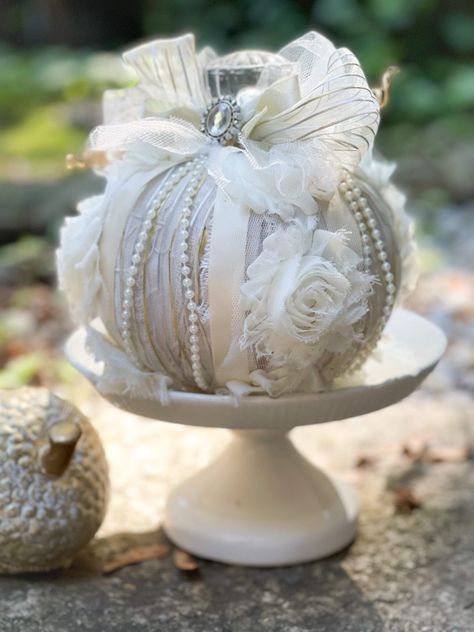 Shabby Chic Pumpkin with Neutral Ribbon Scraps: Easy DIY Fall Décor Shabby Chic Fall Decor, Ribbon Pumpkin, Chic Fall Decor, Shabby Chic Pumpkins, Easy Diy Fall Decor, Shabby Chic Fall, Diy Pumpkins, Diy Fall Decor, Fall Pumpkin Decor