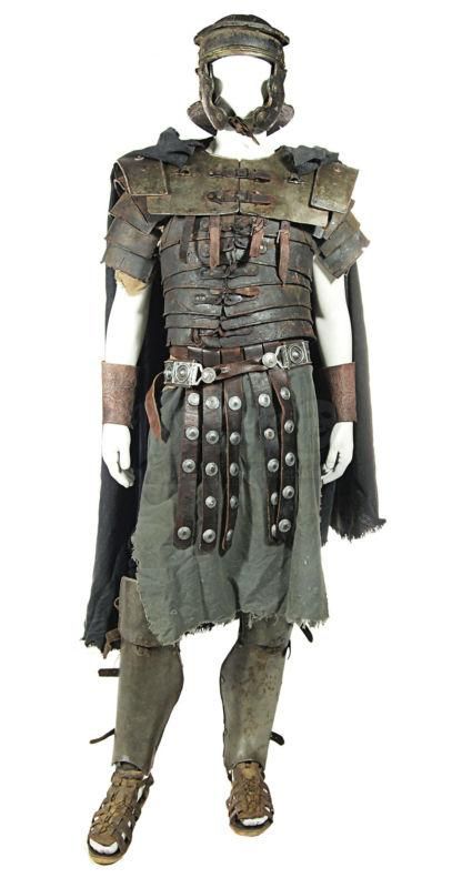 Full set of aged Roman armour from the movie "Spartacus, blood and sand". Ancient Rome Armor, Modern Roman Armor, Roman Armour, Spartacus Blood And Sand, Blood And Sand, Imperiul Roman, Roman Armor, Old Kingdom, Roman Costume