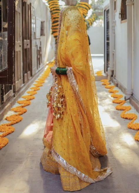 Simple Haldi Look For Bride, Mayoun Dress, Mayoun Bride, Mayoon Dresses, Haldi Look For Bride, Haldi Dresses, Mayoon Bride, Shadi Dress, Pakistani Wear