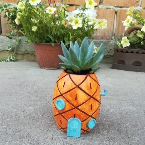 Kaktus Dan Sukulen, Pineapple Planting, Painted Pots Diy, Painted Plant Pots, Pineapple Decor, Painted Flower Pots, Planter Design, Deco Originale, Air Plant Holder