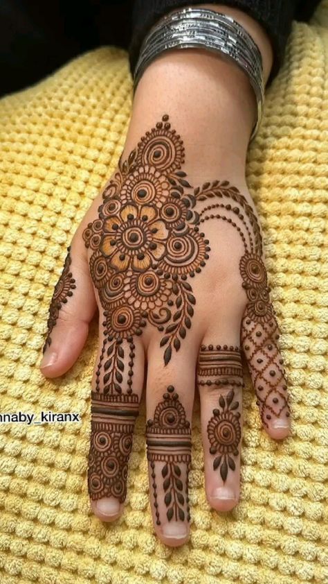 Beautiful Simple Mehndi Design, Tato Henna, Henna Tattoo Designs Hand, Tattoo Henna, Mehndi Designs For Kids, Latest Henna Designs, Very Simple Mehndi Designs, Simple Mehndi Designs Fingers, Full Mehndi Designs