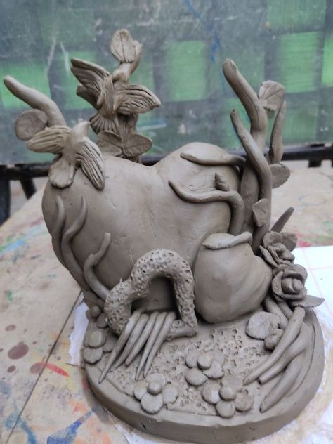 Ceramics Ideas Pottery Sculpting, Bottel Craft, Radha Images, Valentine Days, Pottery Projects, Clay Sculpting, Sculpture Projects, Ceramic Artwork, Tanah Liat