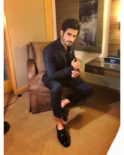 Karan Tacker Karan Tacker, Indian Show, Favorite Celebrities, Mens Hairstyles, Desi, Celebrities, Hair Styles