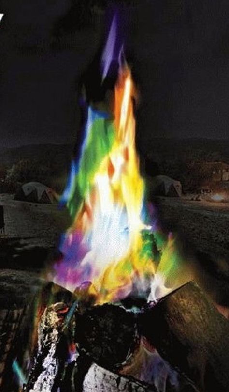 Camping Fun For Kids, Colorful Fire, Auto Camping, Family Reunions, Camping Outfits, Fun For Kids, Camping Fun, Camping Ideas, Camping Survival