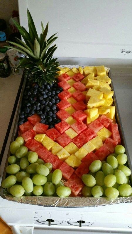 Minecraft sword fruit tray Minecraft Fruit Tray, Minecraft Pool Party Ideas, Minecraft Party Food, Minecraft Birthday Party Ideas, Diy Minecraft Birthday Party, Minecraft Bday, Minecraft Party Decorations, Minecraft Birthday Cake, Minecraft Birthday Party