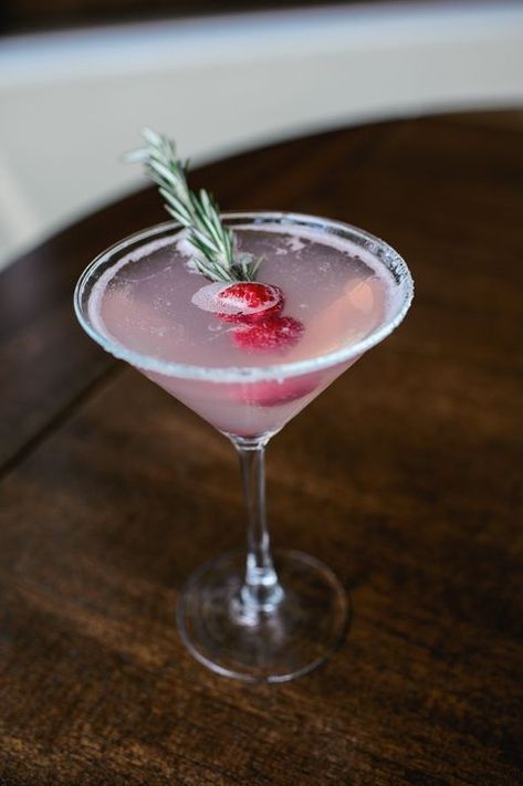 Mistletoe Martini Christmas Martinis, Christmas Martini Recipes, Mistletoe Martini, Best Christmas Cocktails, Holiday Martinis, Christmas Martini, Cherry Brandy, Festive Cocktails, Festive Drinks