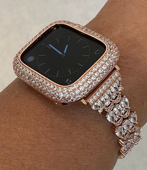 Luxury Rose Gold Watch Bands With Diamond Hour Markers, Luxury Gold Apple Watch Band With Bracelet Strap, Apple Watch With Crystal Bracelets, Elegant Rose Gold Metal Apple Watch Band, Swarovski Apple Watch Case, Apple Watch Bands Rose Gold, Apple Watch Cover, Rose Gold Apple Watch, Body Decor