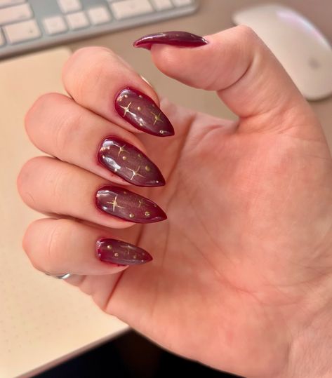 Red and taupe aura nails done with a sponge with little gold stars and dots ✨❤️🥰 2 coats DND 061 Wineberry 3 coats of sponged on DND 093 Light Fawn Stars are gold Rarjsm Metallic Line Gel 248 from Amazon #AuraNails #NailInspo #NailArtDesign #RedNails #TaupeNails #GoldNails #NailArtAddict #NailTrends2024 #NailStyle #SpongedNails #NailIdeas #StarryNails #ElegantNails #NailGoals #ManicureInspo #NailCommunity #DNDNails #AmazonNailProducts #DIYNails #NailArtLover #NailDesignDaily #CuteNails #Met... Taupe Nails, Aura Nails, Nails Done, Elegant Nails, Gold Nails, Gold Stars, Diy Nails, How To Do Nails, Red Nails