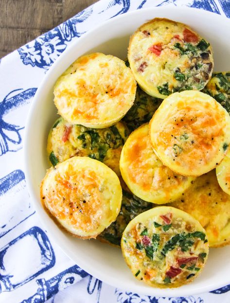 Easy Egg Bites - A Pretty Life In The Suburbs Easy Egg Bites, Quiche Recipes Crustless, Easy Breakfast Casserole Recipes, Flavour Combinations, Egg Bites Recipe, Breakfast Quiche Recipes, Baked Breakfast Recipes, Quiche Recipes Easy, Breakfast Casserole Easy