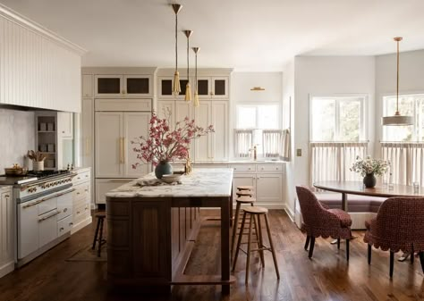 Kitchen by Heidi Caillier Design European Farmhouse Kitchen, Heidi Caillier, European Farmhouse, Kitchen Farmhouse, Cafe Curtains, Coastal Design, Traditional Kitchen, Kitchen Inspo, White Cabinets