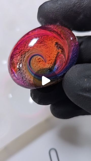 Petri Resin Art, Alcohol Ink Resin Jewelry, Colored Epoxy Resin, Alcohol Ink Jewelry, Epoxy Jewelry, Colored Epoxy, Color Epoxy, Flow Art, Epoxy Art