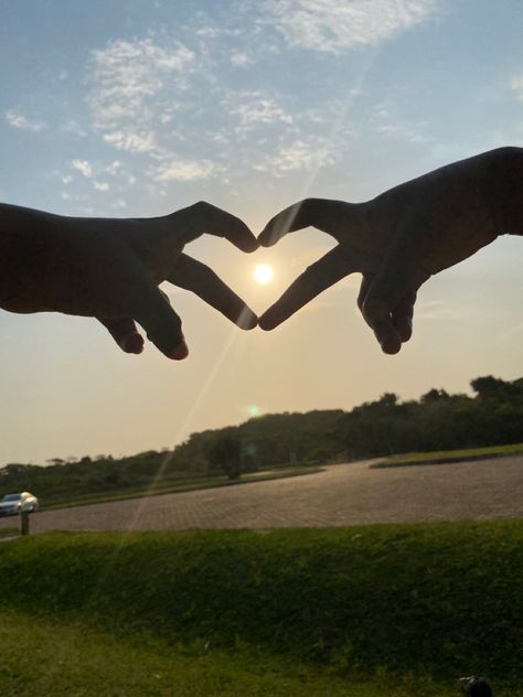 finger heart | sunset Low Key Couple Pics Aesthetic, Heart Shape With Hands, Twin Pfp, Heart Fingers, Finger Hearts, Heart Sunset, Brand Aesthetic, Finger Heart, Cute Couple Dancing