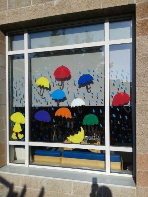 Classroom Window Decorations, Christmas Crafts Sewing, Crab Crafts, Umbrella Craft, Raining Day, Kindergarten Decorations, Umbrella Painting, School Board Decoration, Art Classroom Decor