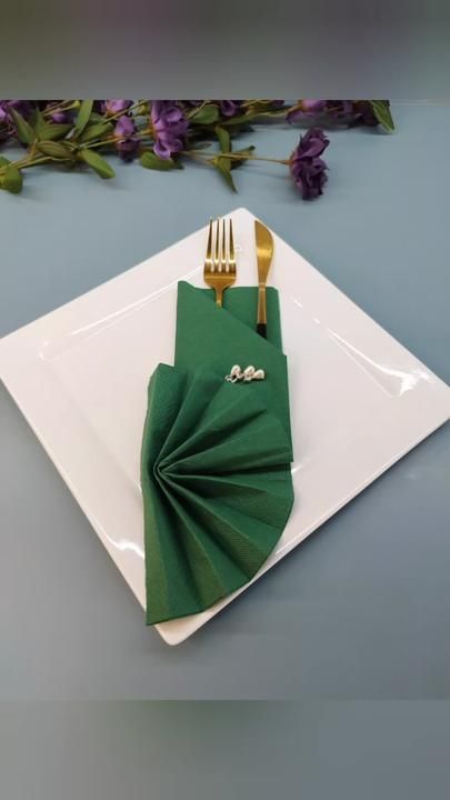 Salvete Ideas, Napkins Folding Ideas, Napkin Origami, Bedroom Interior Decor, Creative Napkin Fold, Beautiful Napkin Folding, Napkin Folding Ideas, Romantic Dinner Decoration, Fancy Napkin Folding