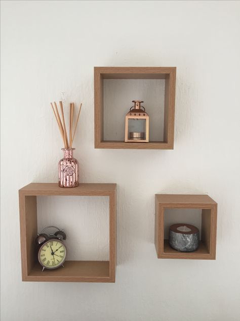 Cube Shelf Decor Wall, 3 Square Shelves On Wall, Floating Square Shelves, Square Shelves On Wall, Square Shelves Decor Cubes, Wall Cubes Ideas Decor, Box Shelves Decor, Square Shelf Decor, Repisas Aesthetic