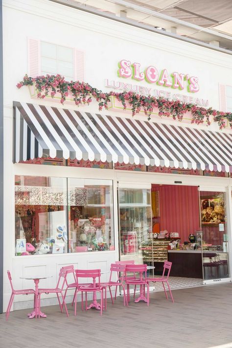 Ice Cream Shop Ideas, Luxury Ice Cream, Cafe Exterior, Old Fashioned Ice Cream, Ice Cream Business, Bakery Store, Pink Cafe, New Urbanism, Love Cafe