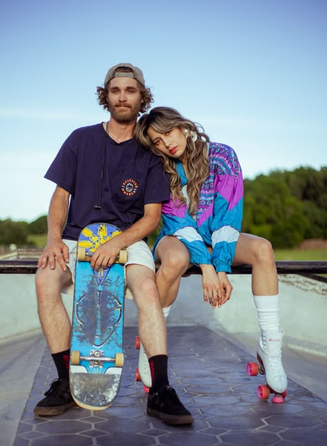 Skate Couple Photoshoot, Skate Couple, Roller Skate Couple, Roller Skating Couple, Skater Couple, Skateboarding Aesthetic, Skateboard Aesthetic, Sports Crop Tops, Roller Skaters