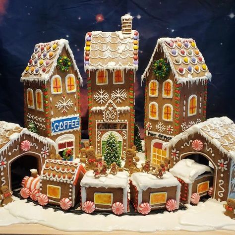 Gingerbread Cottage Ideas, Gingerbread House Village Display Ideas, Gingerbread House Village Ideas, Gingerbread House Town, Gingerbread House Village Display, Ginger Bread Village, Gingerbread House Ideas Contest, Gingerbread Village Display, Gingerbread House Inspiration