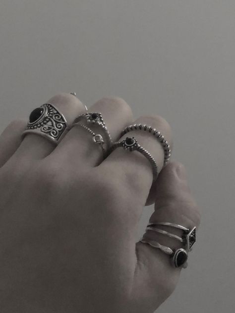 Sirius Black Rings, Dark Accessories Aesthetic, Sirius Black Daughter Aesthetic, Black Inspired Outfits, Manifesting Board, College Au, Hogwarts Outfits, Sarah Black, Crystals Gems