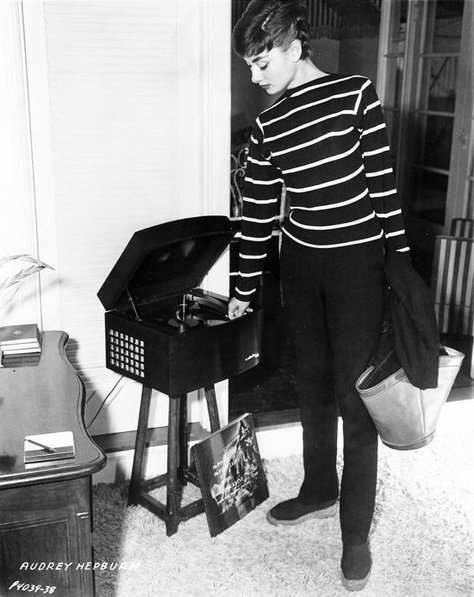 Playing records in her hired apartment on Wilshire Boulevard. Photograph by Mark Shaw. Audrey Hepburn Style, Hepburn Style, Record Player, Audrey Hepburn, Style Icon, Old Hollywood, Style Icons, Hollywood, Stripes