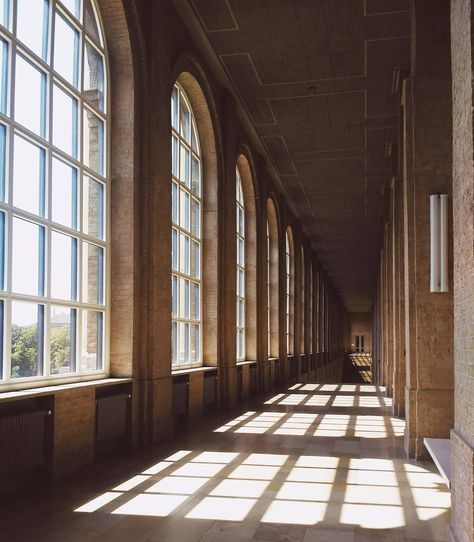 Этот свет 😍 . . . #munich #germany #museum #altepinakothek #gallery #light #windows #shadows #contrast #perspective #summer #trip #travel… Aesthetic Perspective Photography, Room Perspective Photography, 1 Point Perspective Images, Interior Design One Point Perspective, Houses In Perspective, 1 Point Perspective Room Photography, Room Perspective Reference Photo, One Point Perspective Market Scene, Landscape Perspective Photography