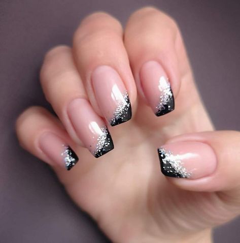 Fancy Tip Nails, Elegant Nail Designs For Work, Newyear Nails New Years Eve, Colored French Manicure Designs, White Nails With Black French Tip, Viral Nails, Black And White Nail, Manicure Nail Designs, Gel Nail Art Designs