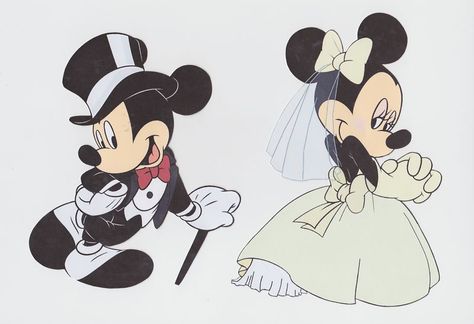 Mickey and Minnie Wedding. Might use these as table decorations or something, somehow in my wedding... Mickey Drawing, Mickey Mouse Wedding, Vanellope Y Ralph, Mickey And Minnie Kissing, Disney Stickers, Dingbat Fonts, Disney Weddings, Mickey Mouse Art, Mermaid Svg