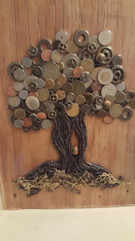 Old Coins Craft, Coin Crafts, Old Jewelry Crafts, Steampunk Crafts, Repurposed Art, Easy Acrylic Painting, Easy Painting Ideas, Mixed Media Crafts, Coin Art