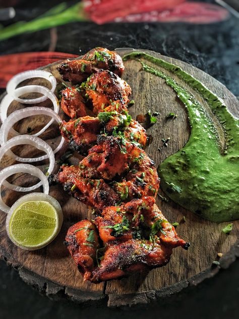 Tandoori chicken tikka with mint chutney [OC][1250X2750] Chicken Tikka Tandoori, Tandoori Chicken Aesthetic, Chicken Tikka Photography, Tandoori Chicken Photography, Indian Chicken Masala, Indian Chicken Tikka, Healthy Cheat Meals, Tandoori Chicken Tikka, Tea Stall